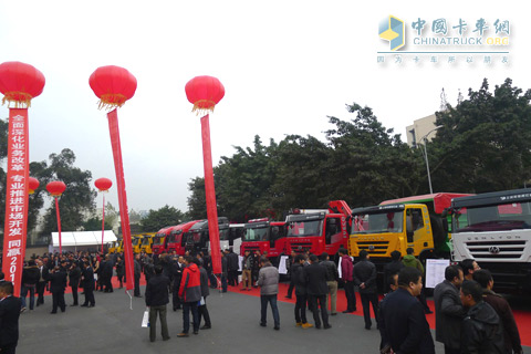 上汽紅巖依維柯商務(wù)年會(huì)外場
