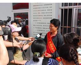 劉銀行：領取汽車下鄉(xiāng)現(xiàn)金補貼第一人