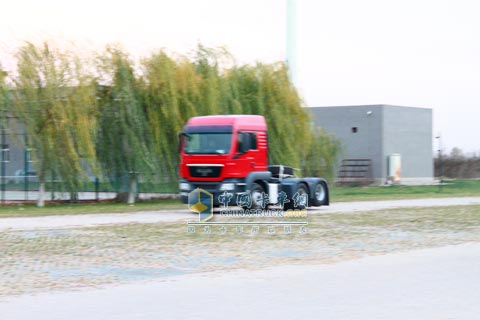 試駕德國(guó)曼TGS28. 400 牽引車(chē)